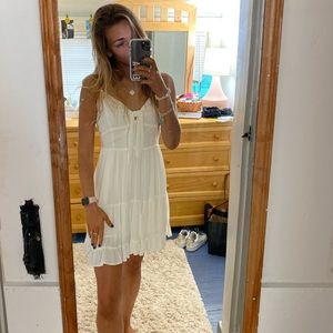 WHITE SUMMER DRESS WITH TIE // SIZE SMALL